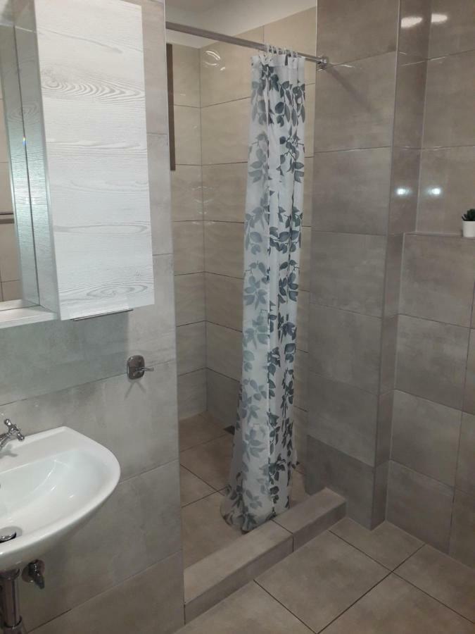 U Jacka Apartment Néoi Póroi Ngoại thất bức ảnh