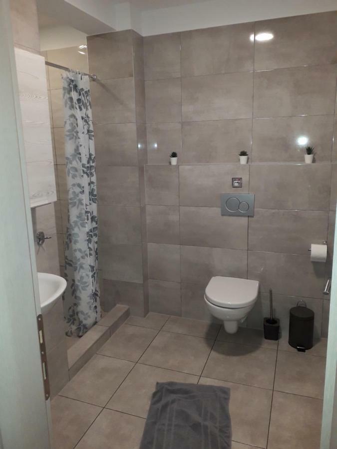 U Jacka Apartment Néoi Póroi Ngoại thất bức ảnh